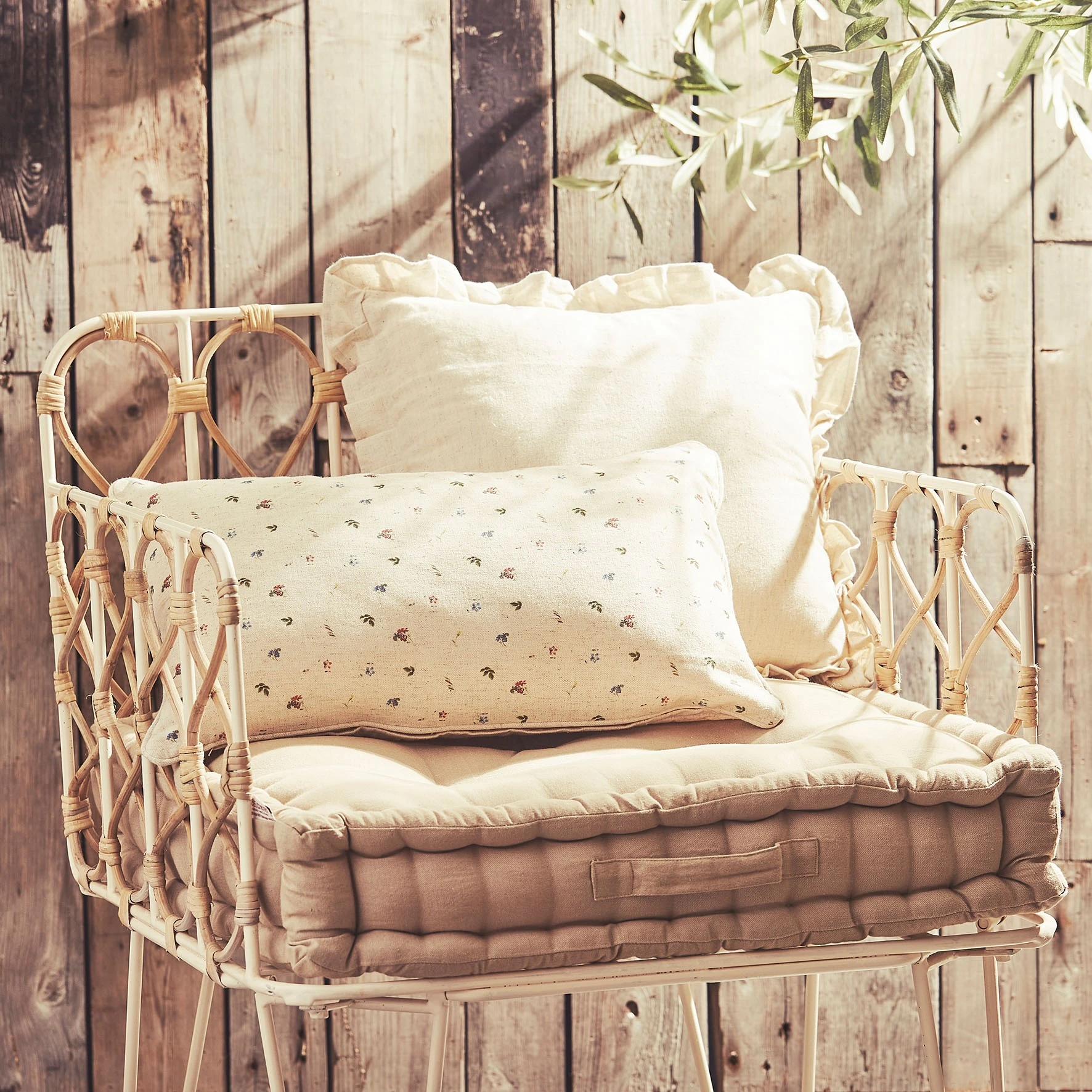 Comptoir De Famille Coussin Matelas Chambray Beige En Coton 8 Comptoir De Famille Coussin Matelas Chambray Beige En Coton – Image 6