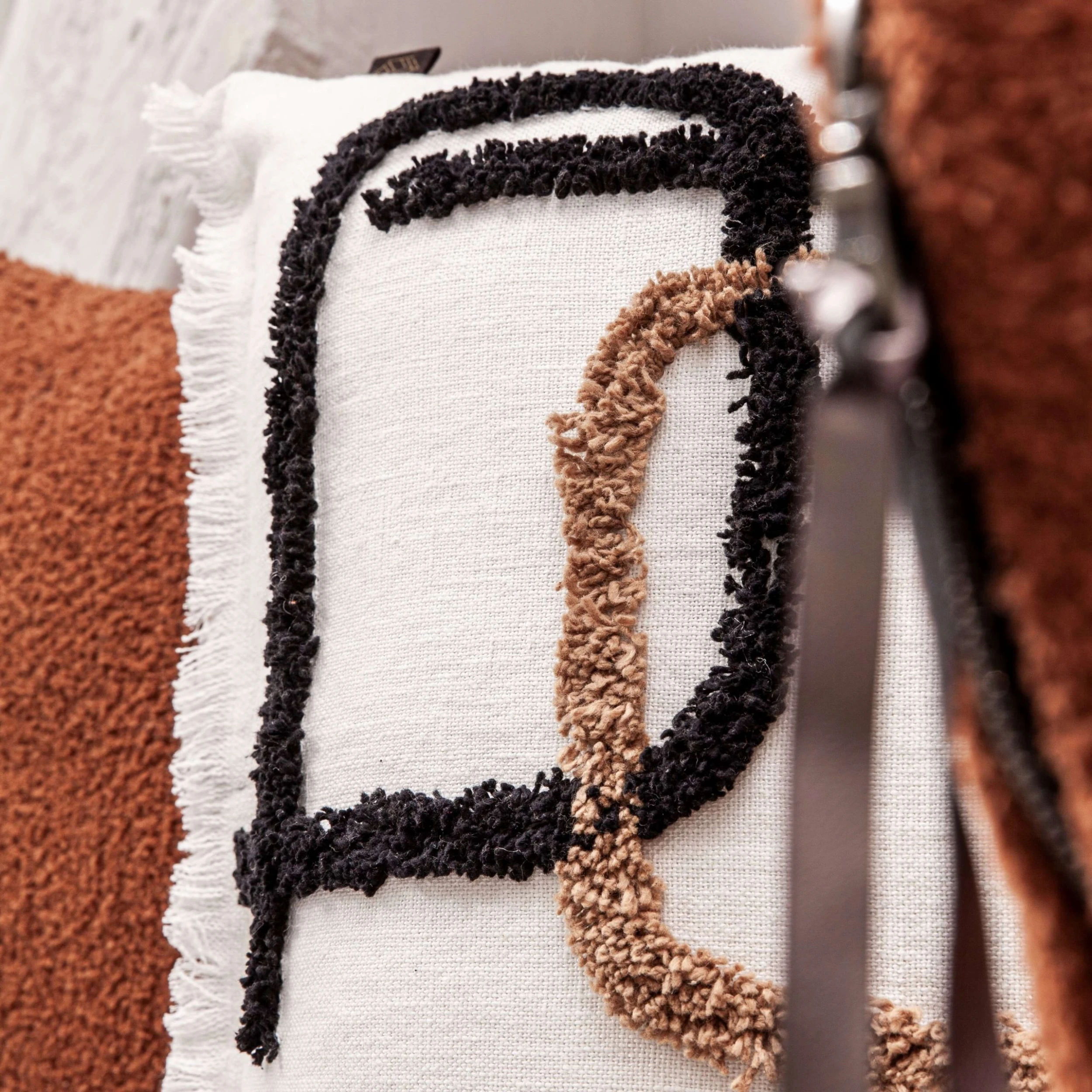 HARMONY HAOMY Coussin Tikri Ivoire 45x45cm 1 Face Coton/1 Face Lin 7 HARMONY HAOMY Coussin Tikri Ivoire 45x45cm 1 Face Coton/1 Face Lin – Image 5